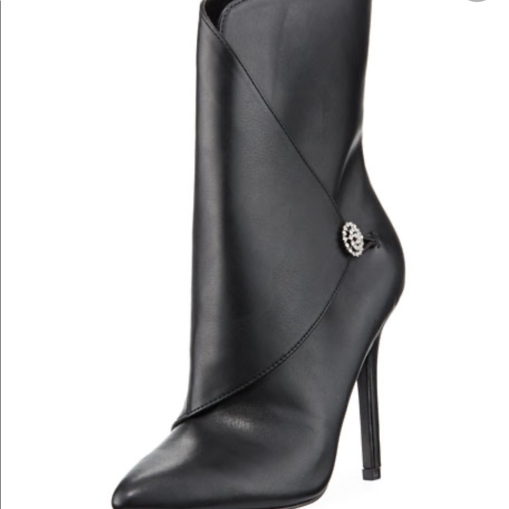 NIB Charles David Pistol Black Leather bootie 9.5